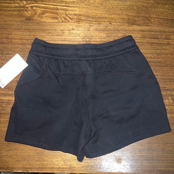 NWT Lululemon Scuba High Rise Short in Black Size Large - Picture 4 of 5